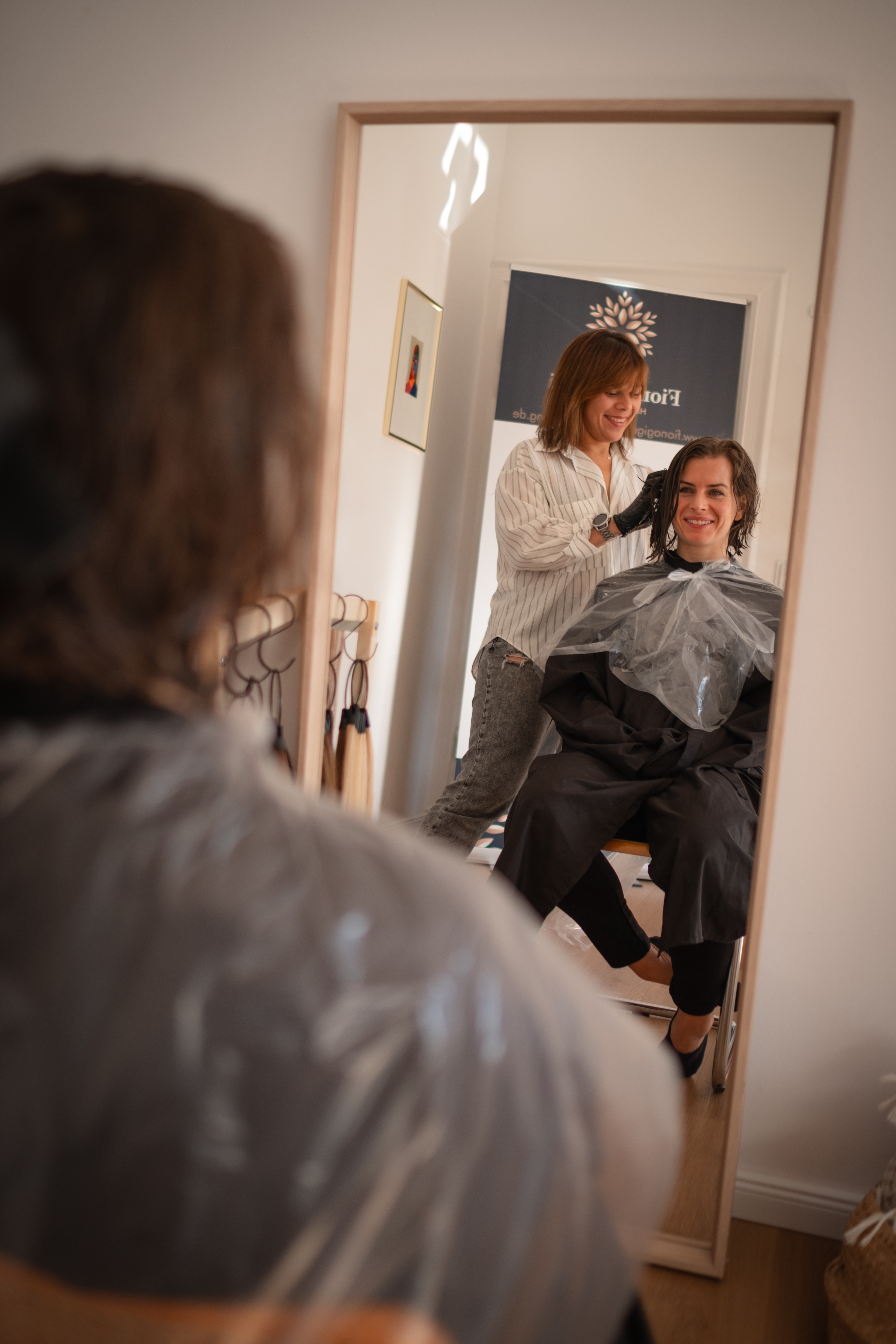 Dauerhafte Glättung mit dem Newsha Straightening System Professionelle Haarglättung und Anti-Frizz Behandlung in Berlin