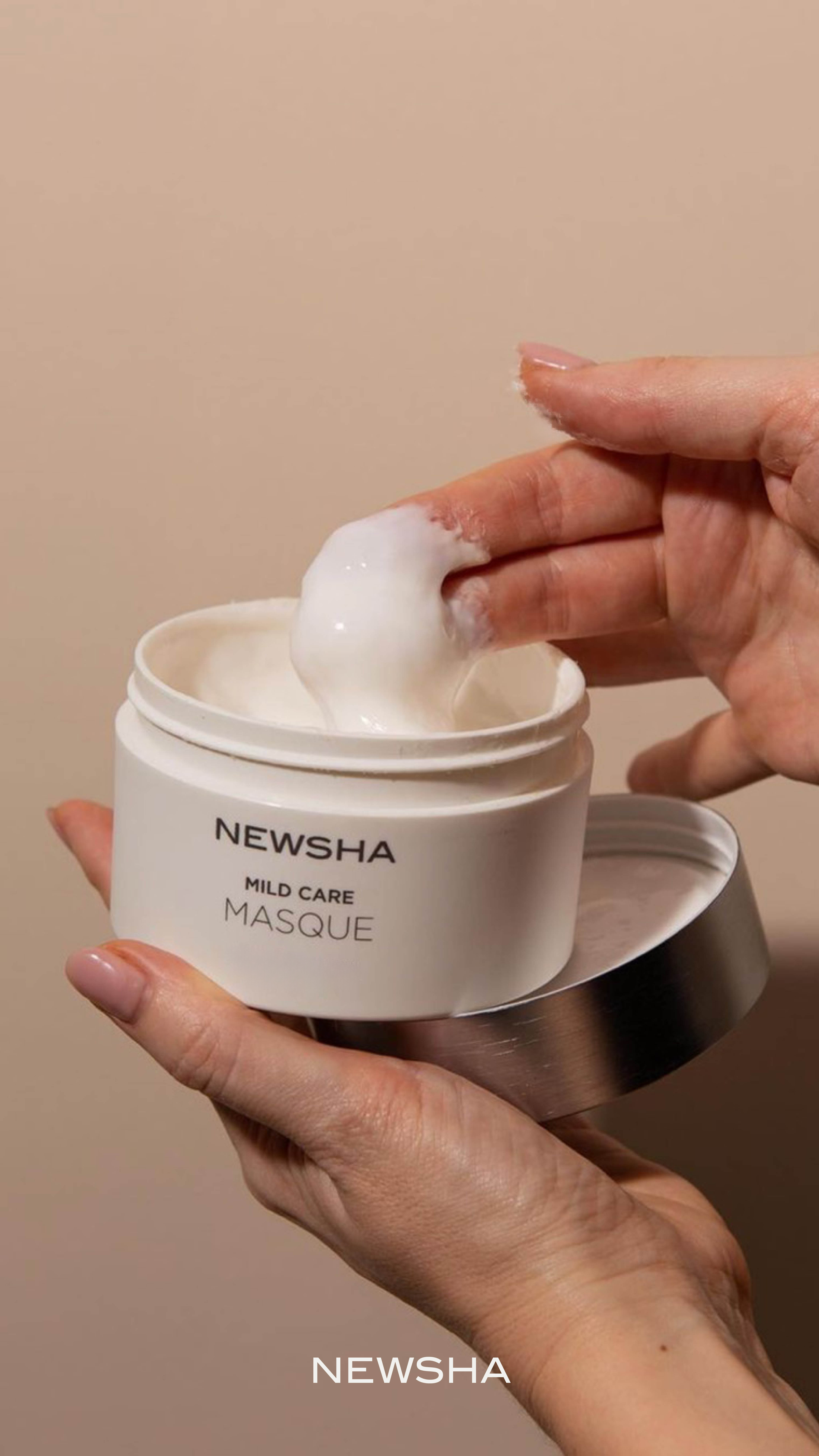 Entdecken Sie die professionelle NEWSHA Haarpflege-Serie mit veganen Shampoos, Conditionern und Masken für alle Haartypen im Salon Fiona Giganti. NEWSHA Pflegeprodukte - Hochwertige vegane Haarpflege für gesundes Haar